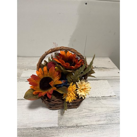 Pretty basket with fall colored flowers - Picture 2 of 6